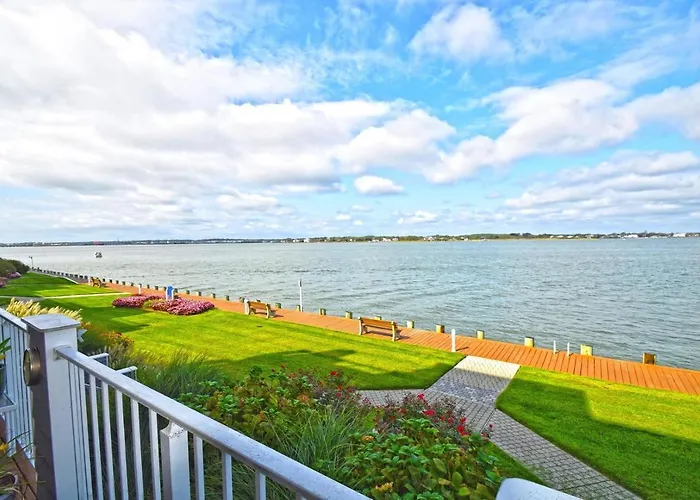 Harbour Island 102m *